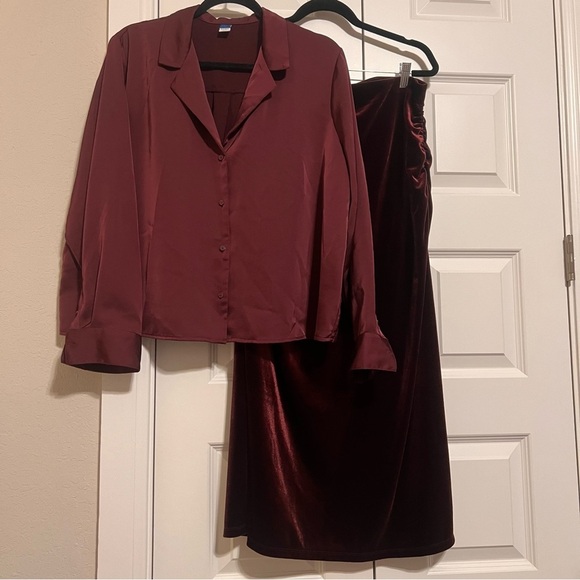Old Navy Dresses & Skirts - Old Navy Burgundy Skirt Set